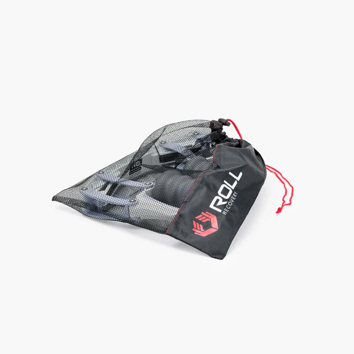 ROLL Recovery R8 アルパインホワイト 収納用メッシュバッグに収めた本体を斜め上から捉えた持ち運びに便利なモビリティーツール