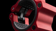 ROGUE USAアルミニウムカラー 2.0 マグネティック レッド　ロックレバー上部のRogueロゴ刻印とアルミ削り出し形状を真横から捉えたディテール