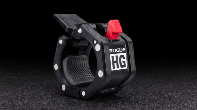 ROGUE HG3.0 カラー マグネティック ブラックのクランプを閉じた状態を斜め前方から捉えた角度。赤いタブとHGロゴ、マグネット配置が確認できる視点