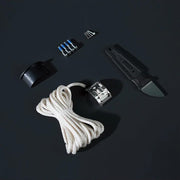 BEYOND POWER ケーブル交換用キット ホワイトの合成ケーブルとブラックの交換工具・ビット類を斜め上から捉えた同梱品一覧カット