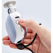 DOCTORAIR エクサガンポケット ブルーの側面を手元から捉えたクローズアップ。操作ボタン、充電端子、振動レベル表示部を確認できる