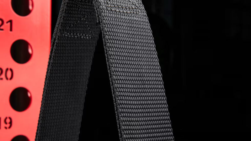 ROGUE シングルハンドル ケーブルアタッチメント ハンドル直径25MM ブラック ナイロンストラップの織り目を真横から接写し耐久性と厚みが伝わる構図
