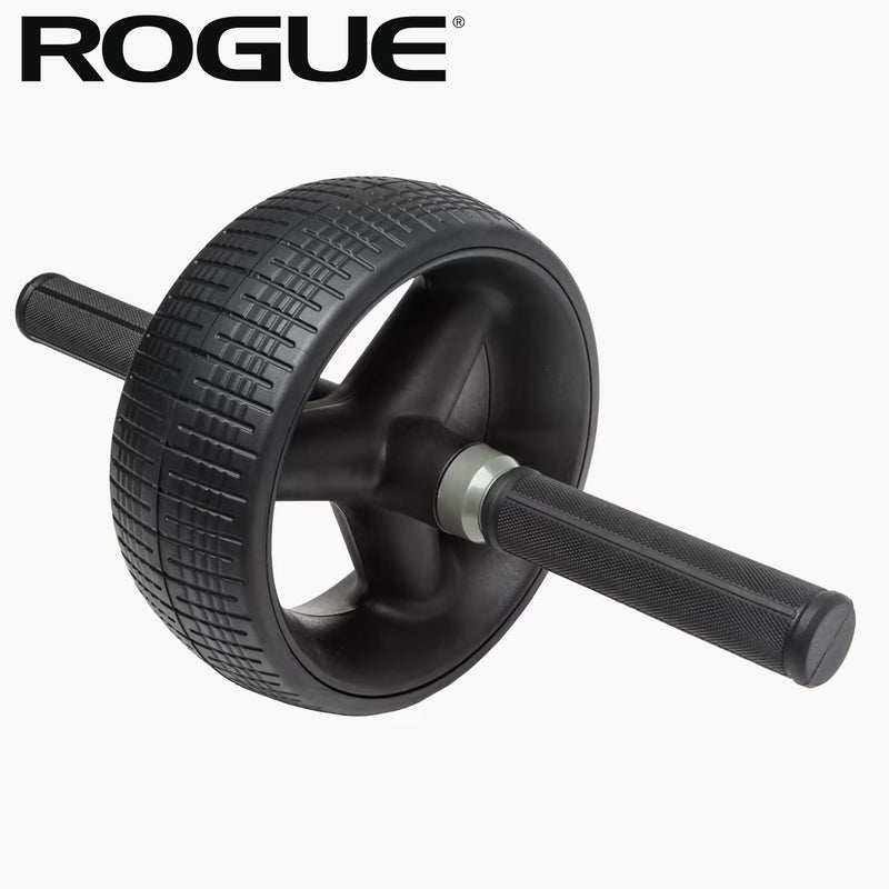 ROGUE アブホイール ブラックを正面右斜めから捉え、幅広ホイールのトレッドパターン、中央ハブ、左右の滑り止めグリップまで確認できる構造
