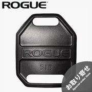 ROGUE エコーウェイトベストプレート ブラックの5LBモデルを正面から捉え、ROGUEロゴ、重量表示、上下の持ち手とお取り寄せ表示を確認できる構成