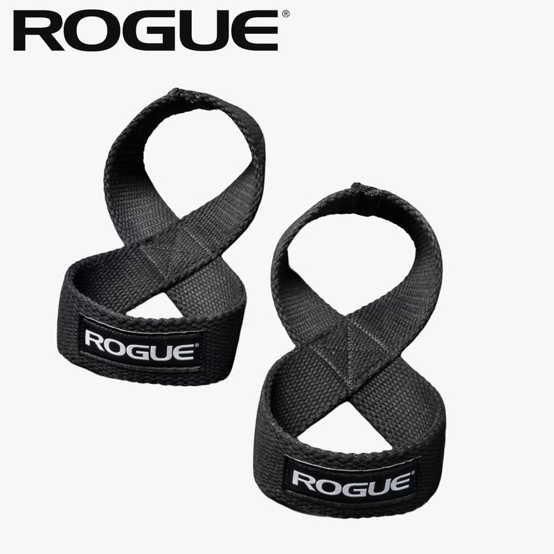 ブラックカラーのROGUE ヘビーデューティー8リフティングストラップを正面斜めから捉えた全体ビュー、フィギュア8構造とRogueロゴを確認可能
